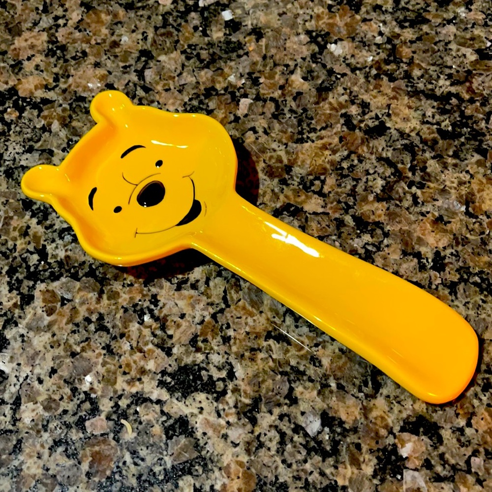 NEW Disney Winnie The Pooh Ceramic Spoon Rest Kitchen Tool Plate